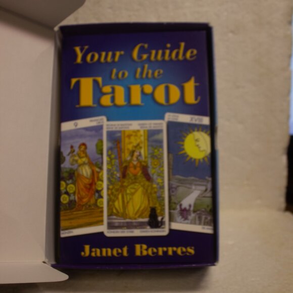 Tarot Kit for Beginners Including Book and Deck of Tarot Cards - Picture 8 of 9
